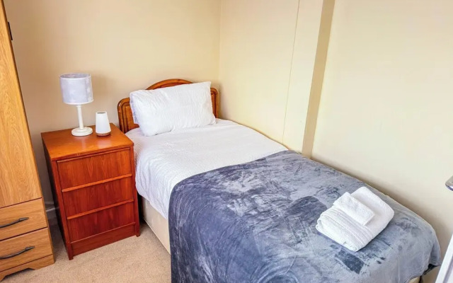 4 Guests - Free Parking - Near Attractions