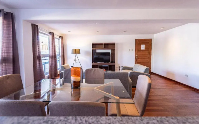 El Triunfo Apartments