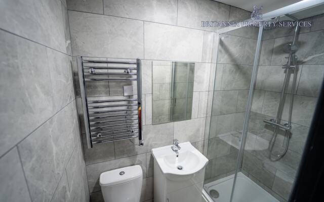 76 Bournbrook Road Equipped Studios Near QE