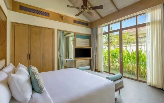 Luxe 5BR Villa: Beachfront Breakfast Pool