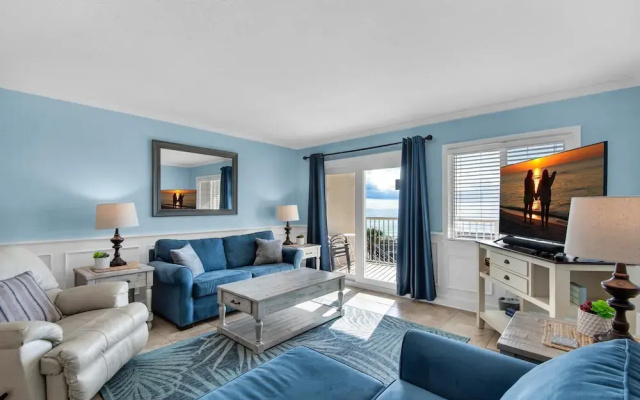 Holiday Surf and Racquet Club 319