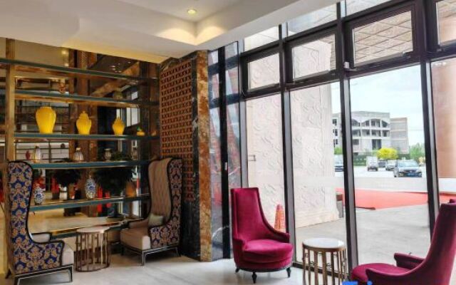 Merlinhod Zhonghua Hotel (Xilinhot Railway Station)