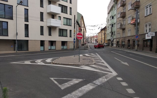 Kate&Jenny-Cosy place city center