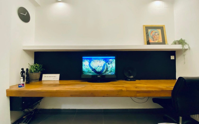 Small Gem Studio Athens, next to metro nomismatokopeio