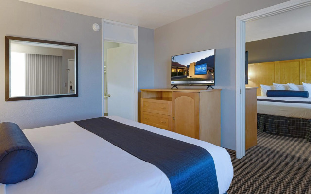 Travelodge by Wyndham Palm Springs