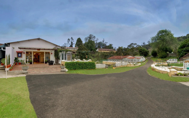 OYO Premium Golf Club Road