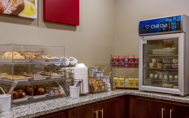 Comfort Suites Wooster near University Campus