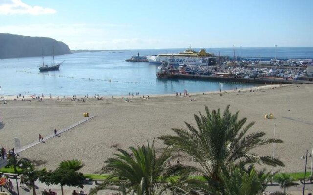 Bahia Colon