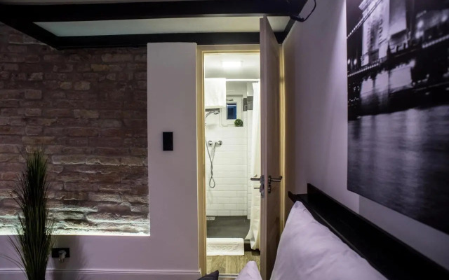 Very stylish and fresh studio home in the center