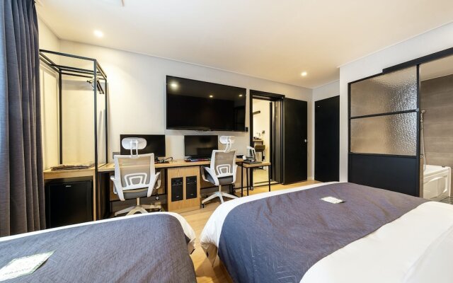 Brown Dot Hotel Suwon