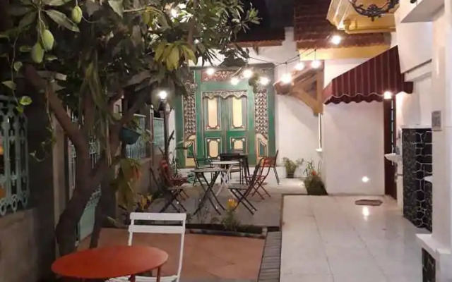 Reisban Coffee Shop and Hostel