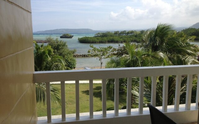Moalboal Beach Resort