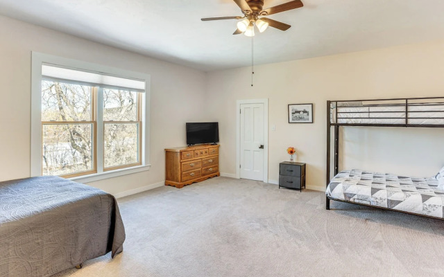 Patio & Mountain Views: Farmhouse in Mancos!