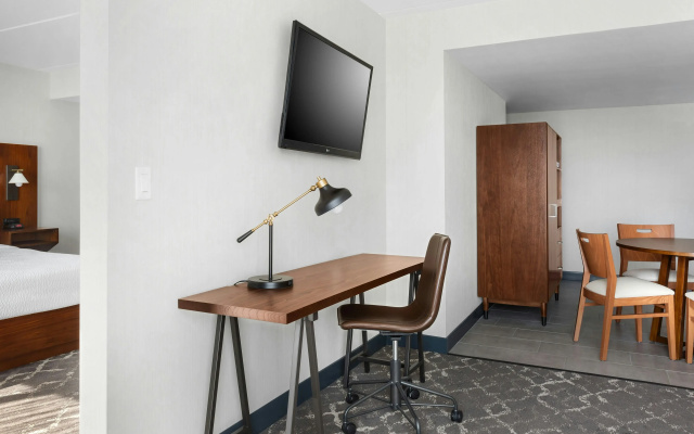 Four Points by Sheraton Philadelphia Northeast