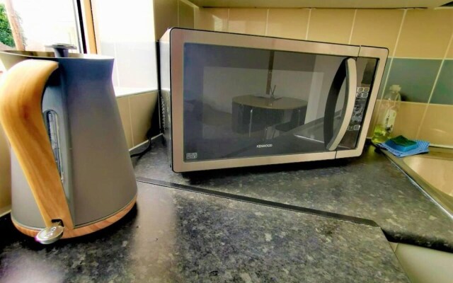 Stylish Luton Apartment With Wi-fi & Free Parking