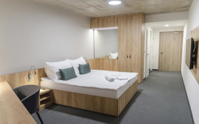 Hotel D-1