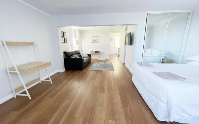 Studio 101 - First floor Fremantle studio apartment
