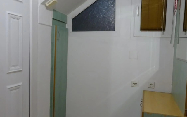 Jasmin White Apartment