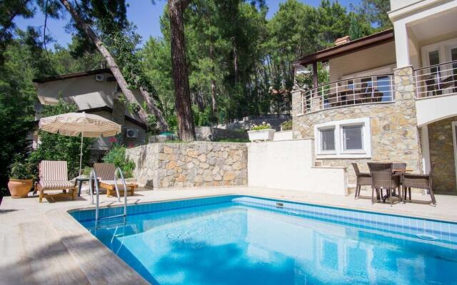 Larmos Villa