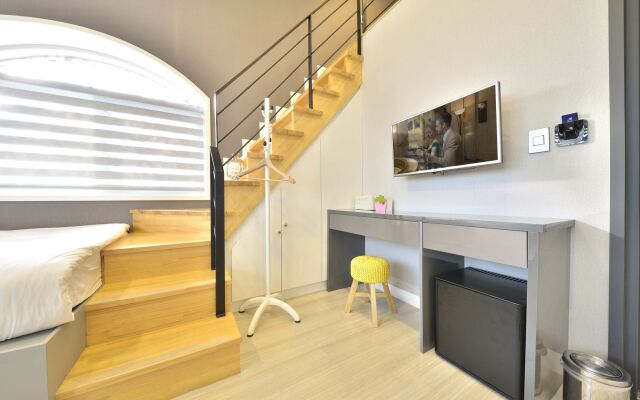 WITH U Hotel & Guesthouse