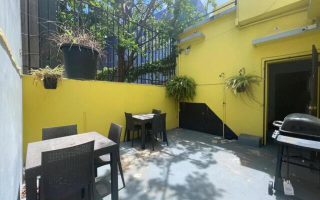 Near beach, restaurant and bars Sleeps 6 with 2baths