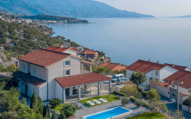 Three-Bedroom Holiday Home in Senj