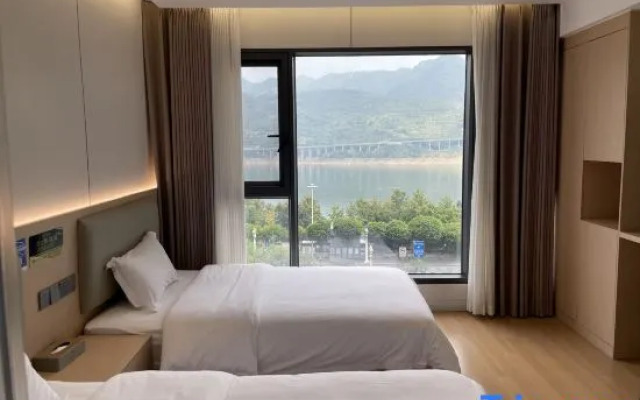 Wushan Pinghu Business Hotel