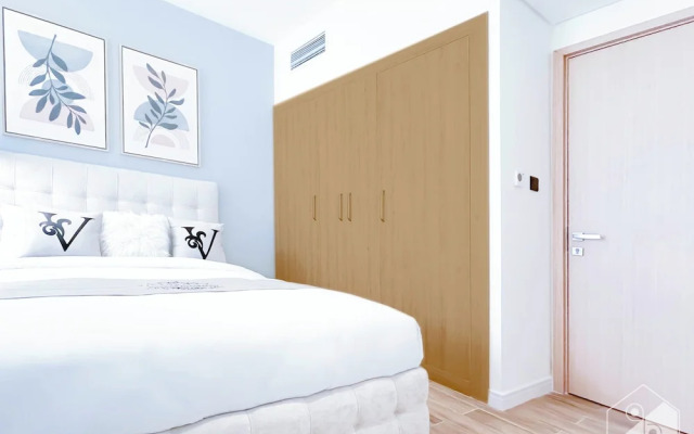 Luxury 1-br Villa in Rukan: Dubai Skyline Views!