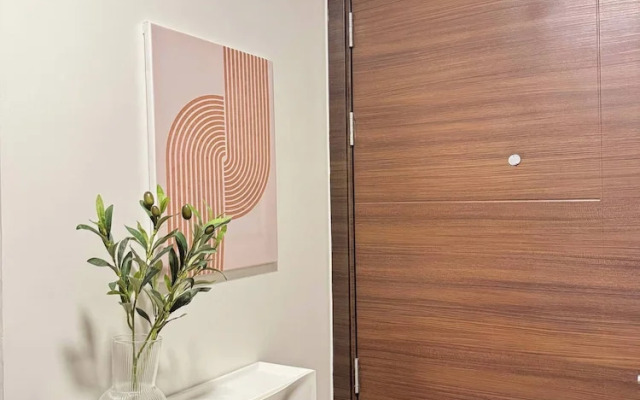 Entire Room in Makati Center With Fast Wifi