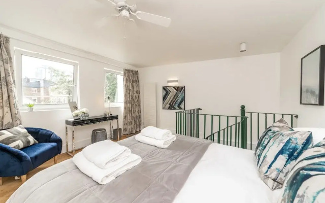 Earls Court House with Patio