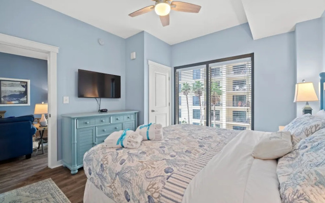 Warm and Inviting 1 Bd 1 Ba Condo With Breathtaking Gulf Views