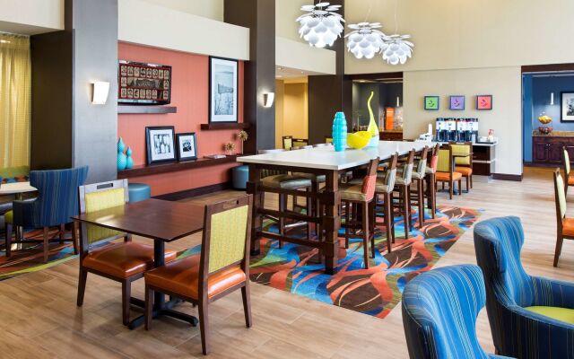 Hampton Inn & Suites Pensacola I-10 N at Univ. Town Plaza