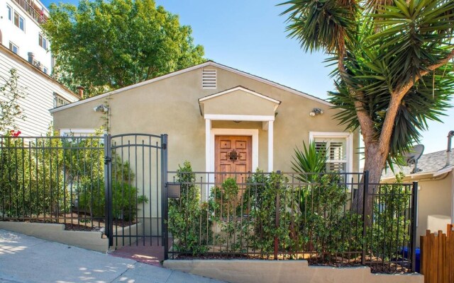 Charming 3br/2ba Craftsman Home by Domio