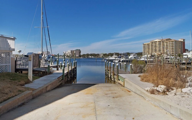 SPC3209 is an upstairs 2 BR with Canal Views by RedAwning