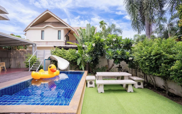 Natcha Pool Villa by Warin