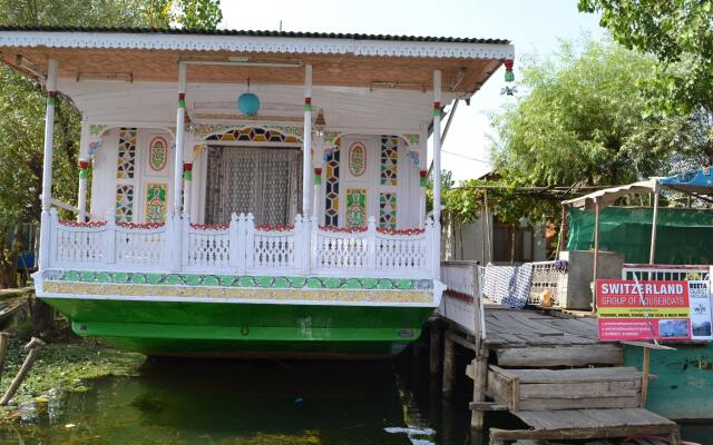 Houseboat Switzerland