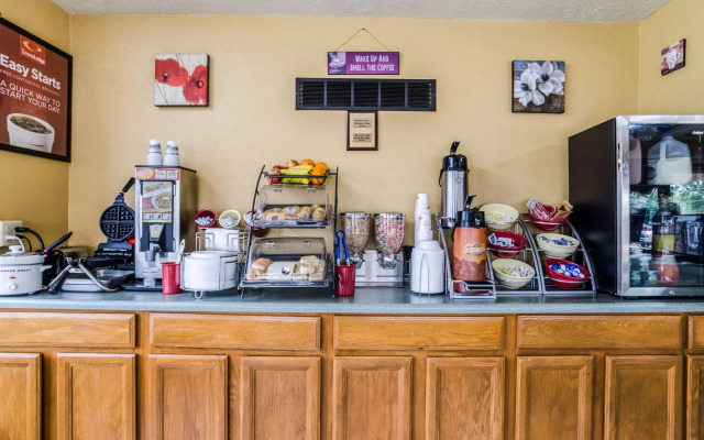 Econo Lodge Winfield