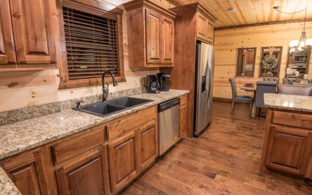 Simmer Down Lodge - 5 Br Cabin