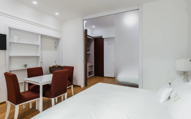 RG7 Apartments
