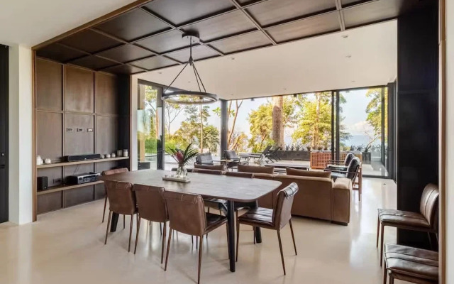 w Spectacular 4BR Villa in Costa Rica