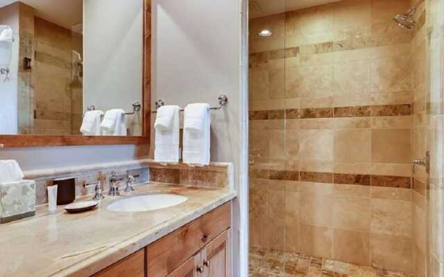 Luxury 3 Bedroom Mountain Vacation Rental in the Heart of Lionshead Village in Vail