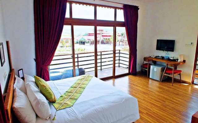 The Manor Lake Front Resort by Phyu Zin Group of Hotels