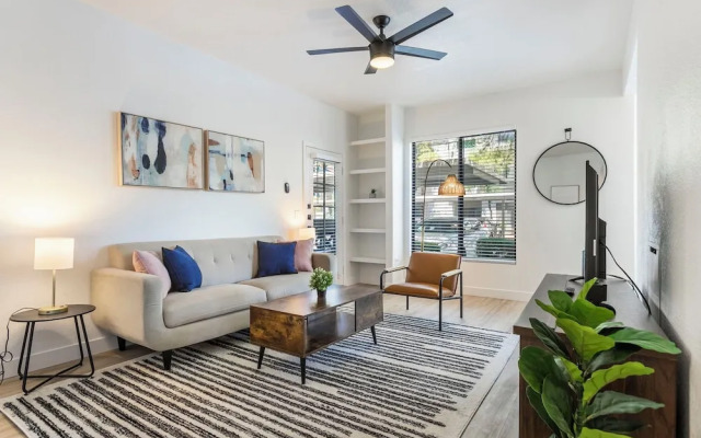 CozySuites at Kierland Commons