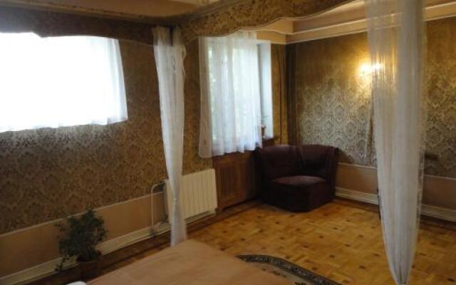 Classic Apartment On Kievyan