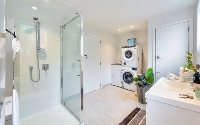 Kingsland Contemporary 2BR with Carpark