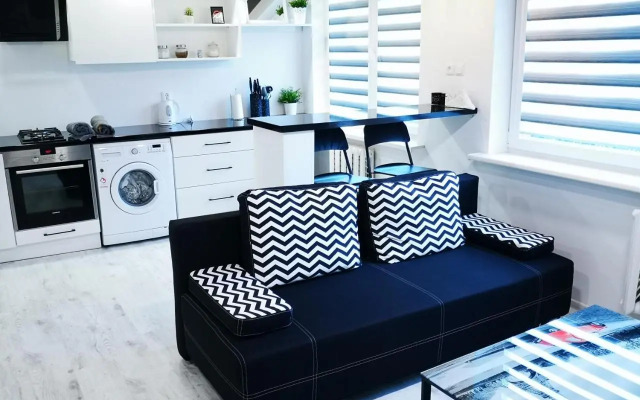 Black & White Studio