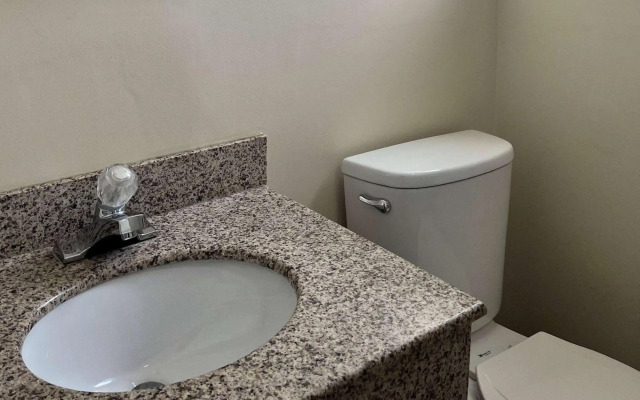 Travelodge by Wyndham Terre Haute