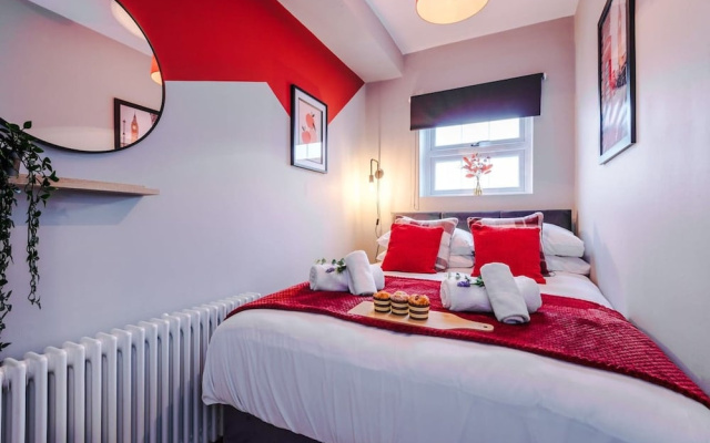 NEW Stylish Home Amazing Location Sleeps 6