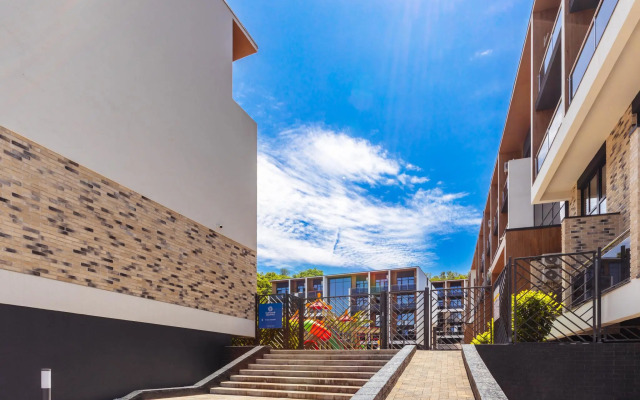 Orange Apart Marine Quarter