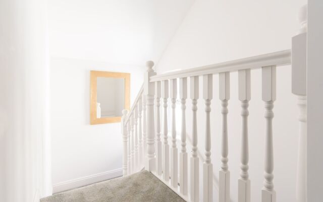 3 84a Albany Road